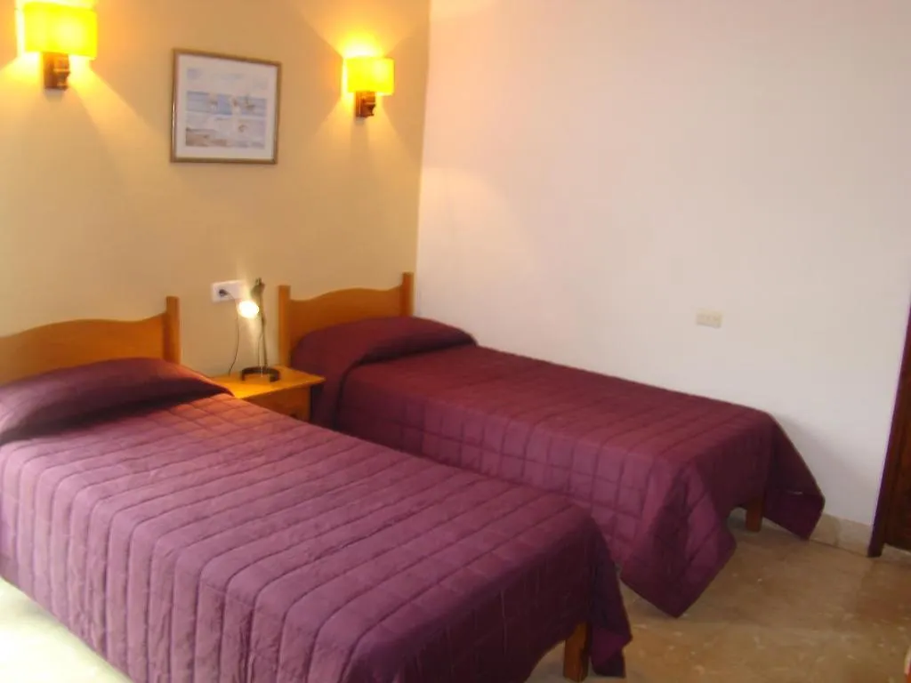 Hotell Apartamentos Jardin Del Oro Cala Millor